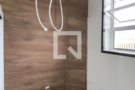 Banheiro  de apartamento para alugar com 2 quartos, 52m² em Vila Granada, São Paulo