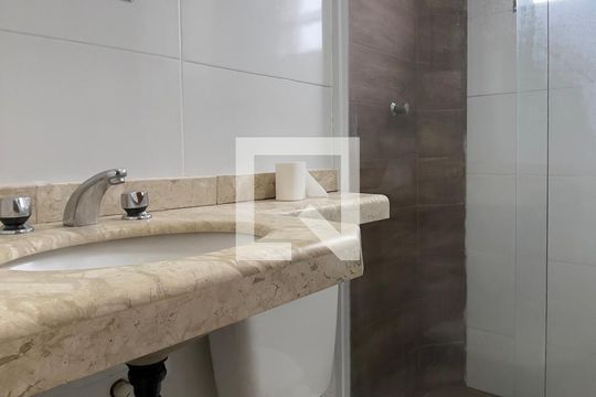 Banheiro  de apartamento para alugar com 2 quartos, 52m² em Vila Granada, São Paulo