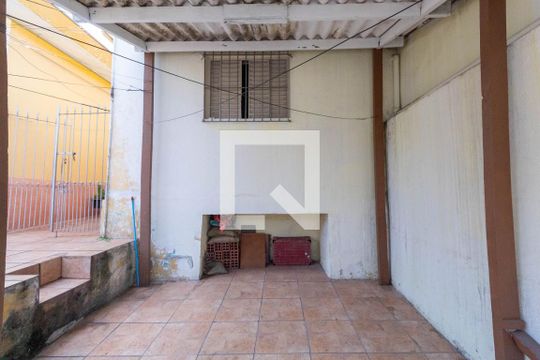 Garagem de casa à venda com 2 quartos, 180m² em Jardim Três Marias, São Paulo