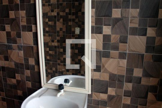 Banheiro de kitnet/studio para alugar com 1 quarto, 80m² em Feitoria, São Leopoldo