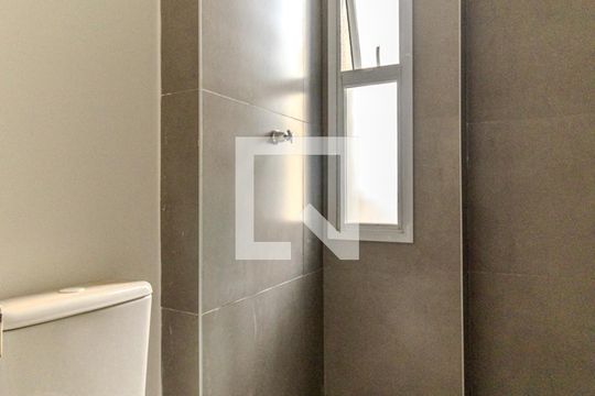 Banheiro de kitnet/studio para alugar com 1 quarto, 33m² em Vila Buarque, São Paulo