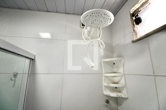 Banheiro de casa para alugar com 2 quartos, 82m² em Barra, Salvador