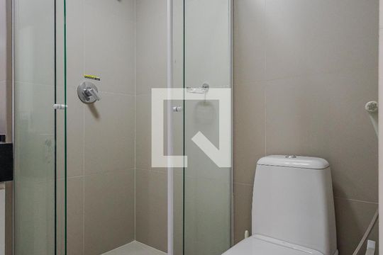 Banheiro de apartamento para alugar com 1 quarto, 44m² em Pinheiros, São Paulo