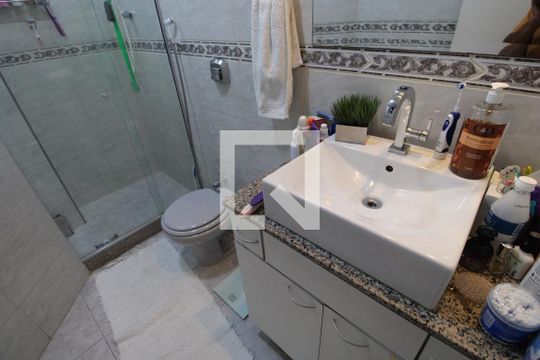 Banheiro da Suíte de apartamento para alugar com 3 quartos, 105m² em Vila da Penha, Rio de Janeiro