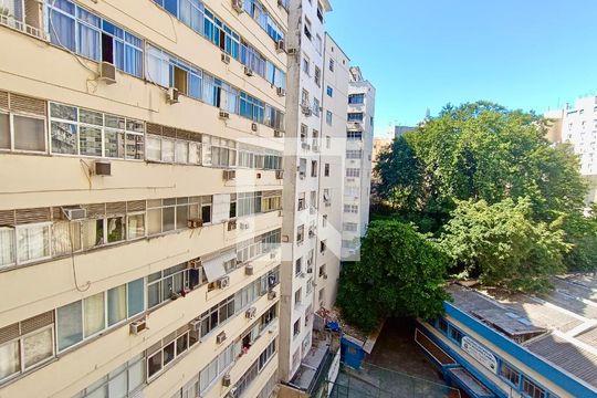 Sala vista de apartamento à venda com 3 quartos, 120m² em Copacabana, Rio de Janeiro