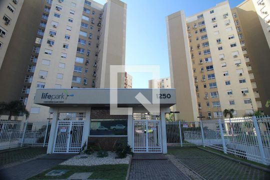 Fachada e portaria de apartamento à venda com 3 quartos, 76m² em Marechal Rondon, Canoas