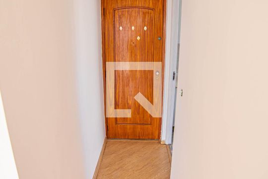 Entrada de apartamento para alugar com 2 quartos, 58m² em Parque Bristol, São Paulo