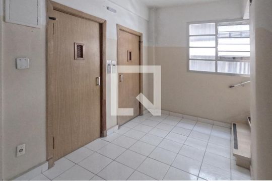 Área Comum - Elevadores de kitnet/studio para alugar com 1 quarto, 31m² em Gonzaga, Santos
