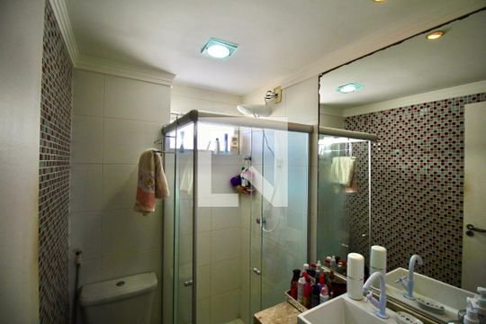 Banheiro da Suíte de apartamento para alugar com 2 quartos, 90m² em Engenho Velho de Brotas, Salvador