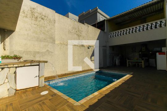 Área externa de casa à venda com 3 quartos, 250m² em Penha de França, São Paulo