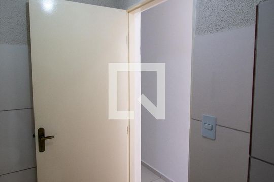 Banheiro de apartamento para alugar com 1 quarto, 39m² em Vila Carmosina, São Paulo