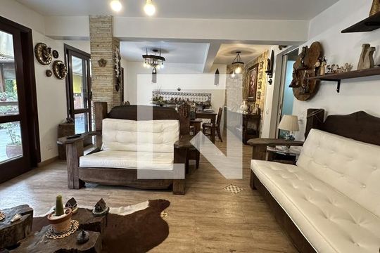 Casa à venda com 8 quartos, 450m² em Rolinópolis, São Paulo