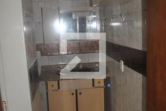 Banheiro Fundos  de apartamento para alugar com 7 quartos, 176m² em Itapuã, Salvador