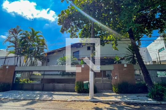 Fachada de casa à venda com 4 quartos, 620m² em BOACAVA, São Paulo