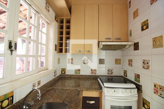 Cozinha de casa de condomínio para alugar com 2 quartos, 165m² em Taboão, São Bernardo do Campo