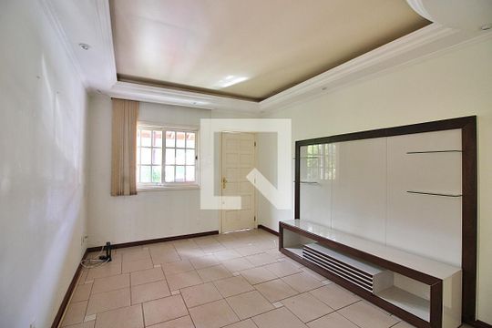 Casa de Condomínio para alugar com 2 quartos, 165m² em Taboão, São Bernardo do Campo