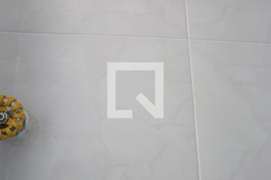 Banheiro de kitnet/studio para alugar com 1 quarto, 29m² em Água Branca, São Paulo