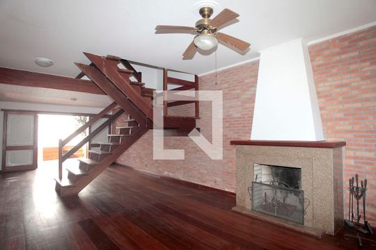 Casa para alugar com 3 quartos, 224m² em Santana, Porto Alegre