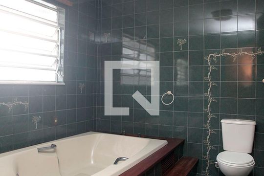 Banheiro Quarto 1 Suíte de casa para alugar com 3 quartos, 224m² em Santana, Porto Alegre