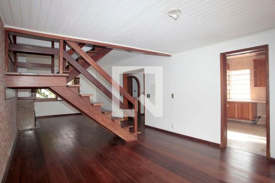 Sala 1 de casa para alugar com 3 quartos, 224m² em Santana, Porto Alegre