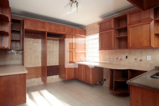 Cozinha de casa para alugar com 3 quartos, 224m² em Santana, Porto Alegre