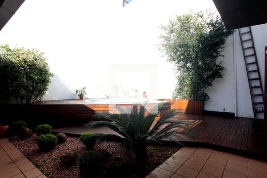 Pátio de casa para alugar com 3 quartos, 224m² em Santana, Porto Alegre