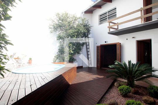 Pátio de casa para alugar com 3 quartos, 224m² em Santana, Porto Alegre