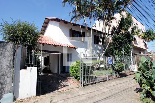 Fachada de casa para alugar com 3 quartos, 224m² em Santana, Porto Alegre