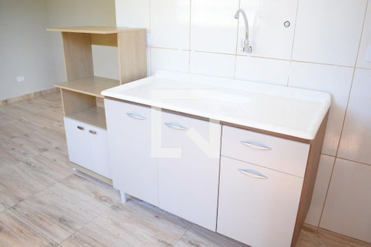 Cozinha de kitnet/studio para alugar com 1 quarto, 16m² em Centro, Curitiba