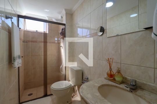 Banheiro de apartamento para alugar com 2 quartos, 60m² em Vila Sofia, São Paulo