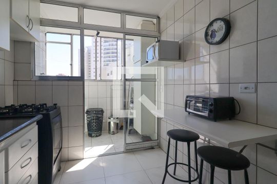 Cozinha de apartamento para alugar com 2 quartos, 60m² em Vila Sofia, São Paulo