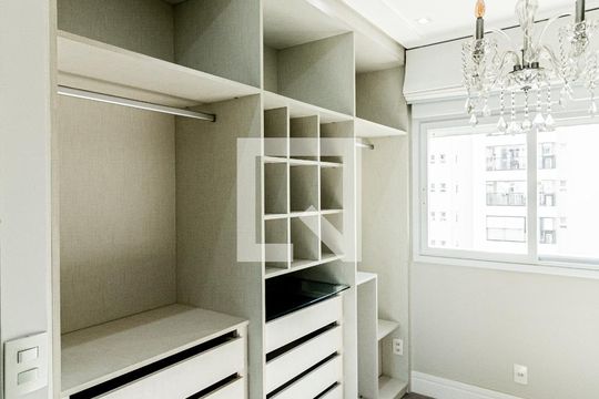 Closet de apartamento para alugar com 1 quarto, 64m² em Jardim, Santo André