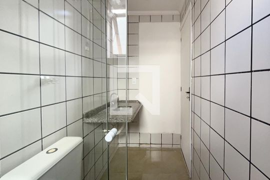 Banheiro de kitnet/studio para alugar com 1 quarto, 30m² em Centro, Vinhedo