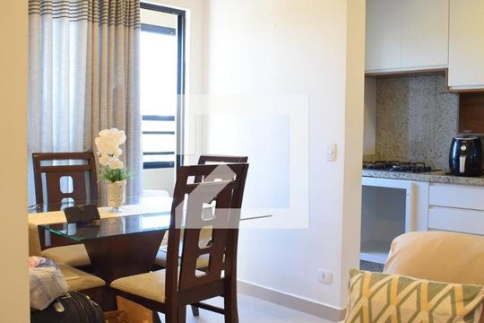 Sala de apartamento para alugar com 2 quartos, 73m² em Santa Quitéria, Curitiba