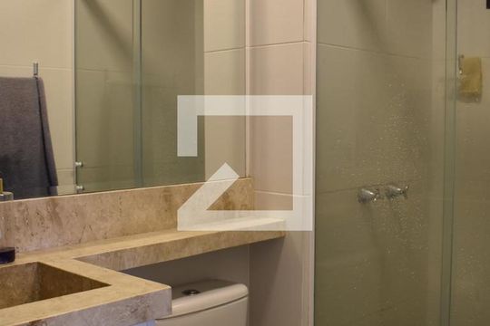 Banheiro de apartamento para alugar com 2 quartos, 73m² em Santa Quitéria, Curitiba