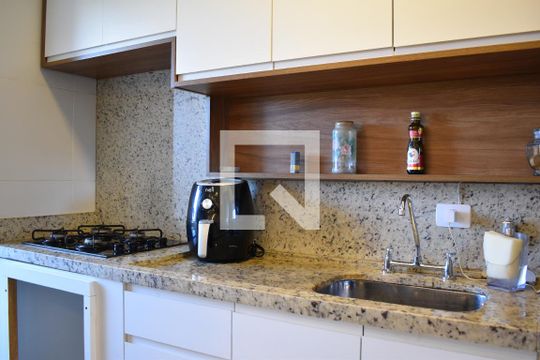 Cozinha de apartamento para alugar com 2 quartos, 73m² em Santa Quitéria, Curitiba