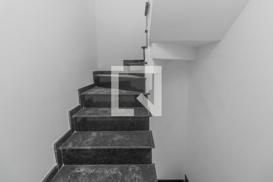 Escada de casa de condomínio à venda com 2 quartos, 80m² em Penha de França, São Paulo