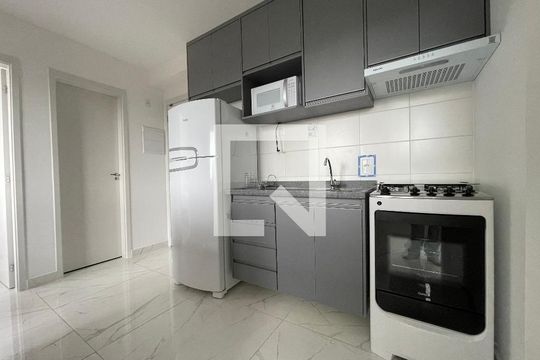 Cozinha de apartamento para alugar com 2 quartos, 33m² em Butantã, São Paulo