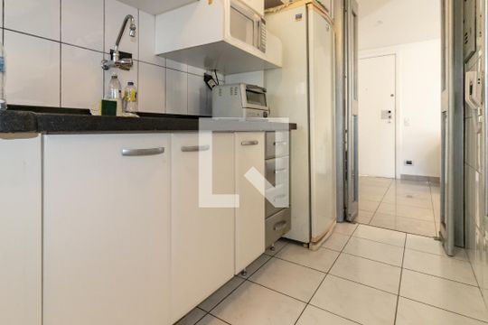 Cozinha de apartamento para alugar com 1 quarto, 65m² em Itaim Bibi, São Paulo