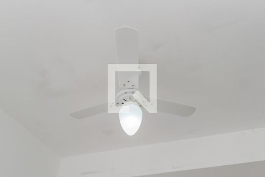 Sala de apartamento para alugar com 1 quarto, 30m² em Olaria, Rio de Janeiro