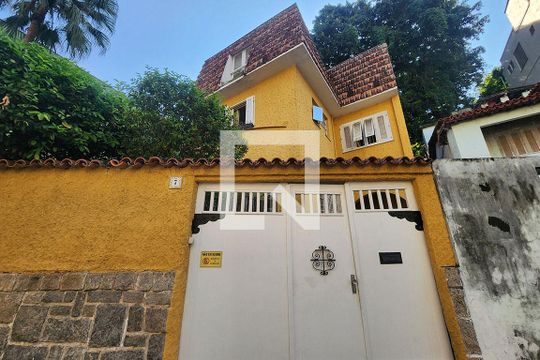 Fachada de casa para alugar com 4 quartos, 300m² em Humaitá, Rio de Janeiro