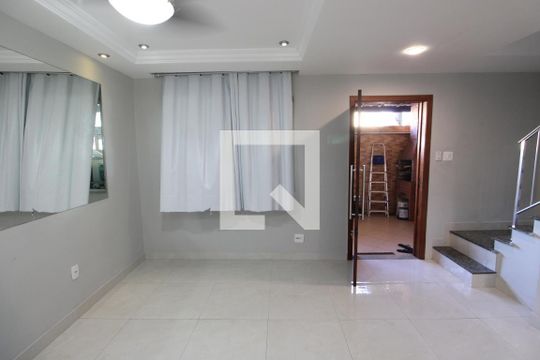 Sala de casa para alugar com 3 quartos, 90m² em Vista Alegre, Rio de Janeiro