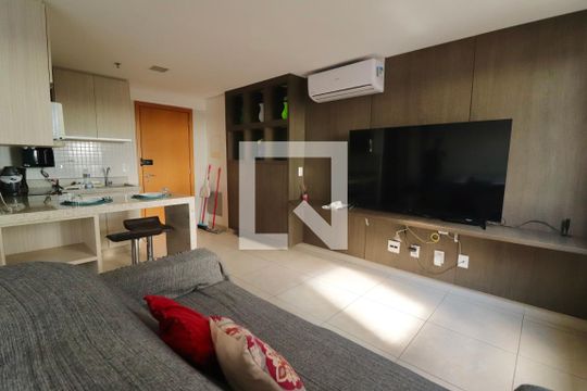 Sala/ cozinha de kitnet/studio à venda com 1 quarto, 38m² em Jardim Goiás, Goiânia