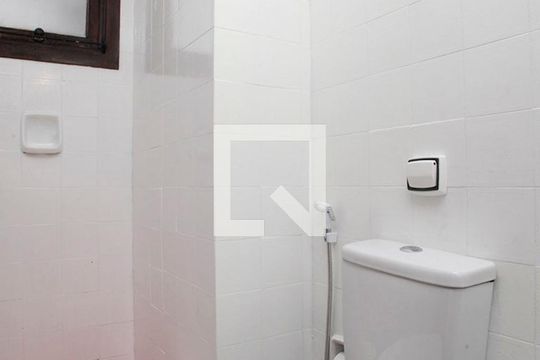 Banheiro de apartamento para alugar com 1 quarto, 53m² em Centro Histórico, Porto Alegre