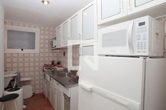 Cozinha + Área de Serviço de apartamento para alugar com 1 quarto, 53m² em Centro Histórico, Porto Alegre