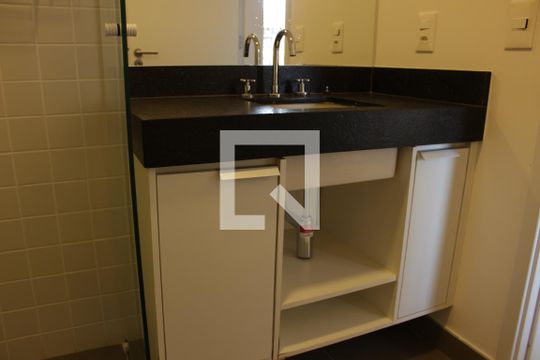 Banheiro de kitnet/studio à venda com 1 quarto, 28m² em Jardim das Bandeiras, São Paulo