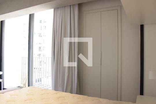 Quarto de kitnet/studio à venda com 1 quarto, 28m² em Jardim das Bandeiras, São Paulo