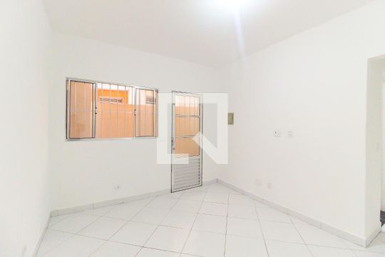 Sala de casa para alugar com 1 quarto, 70m² em Vila Carmosina, São Paulo