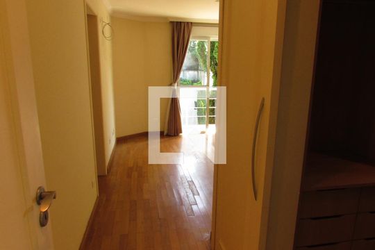 Suíte 1 de casa à venda com 4 quartos, 350m² em Jardim Leonor, São Paulo