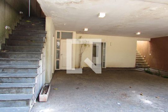 Garagem de casa à venda com 4 quartos, 350m² em Jardim Leonor, São Paulo